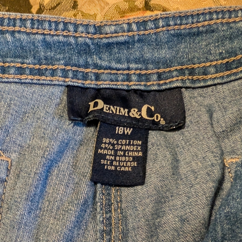 VTG DENIM&CO High Waisted Denim Capri Pants with 6 Pockets - EVC - 18W - Picture 2 of 7